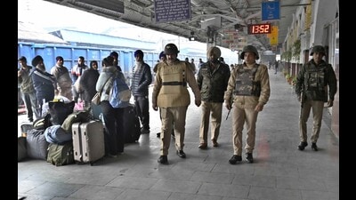 Security personnel carrying out checks at railway station in Ludhiana ahead of Republic Day. (HT Photo)