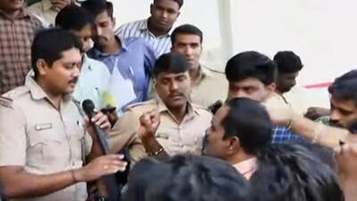 The parents continued to protest against a private school in Bengaluru over alleged false affiliation with the CBSE (HT Photo) The parents continued to protest against a private school in Bengaluru over alleged false affiliation with the CBSE (HT Photo)