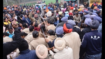 The protesting employees are demanding a salary hike and regularisation of their services. (HT Photo) The protesting employees are demanding a salary hike and regularisation of their services. (HT Photo)