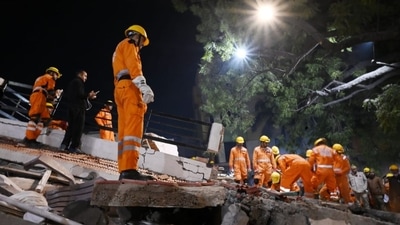 Lucknow building collapse: Samajwadi Party leader's mom, scribe's ...
