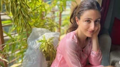 Soha Ali Khan turns superwoman for midweek workout, shares her goal (Instagram/@sakpataudi) Soha Ali Khan turns superwoman for midweek workout, shares her goal (Instagram/@sakpataudi)