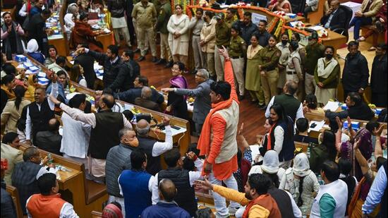 AAP and BJP Delhi councillors shout slogans at the MCD Civic Centre in New Delhi on Tuesday. (Raj K Raj/HT Photo)