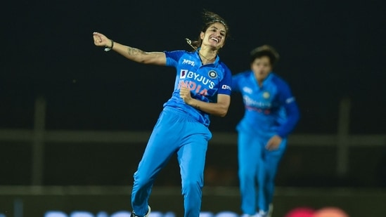 India's Renuka Singh celebrates after the dismissal of Australia's Alyssa Healy during the third women�s Twenty20 international cricket match between India and Australia in Mumbai on December 14, 2022. (Photo by Punit PARANJPE / AFP) / ----IMAGE RESTRICTED TO EDITORIAL USE - STRICTLY NO COMMERCIAL USE-----(AFP)