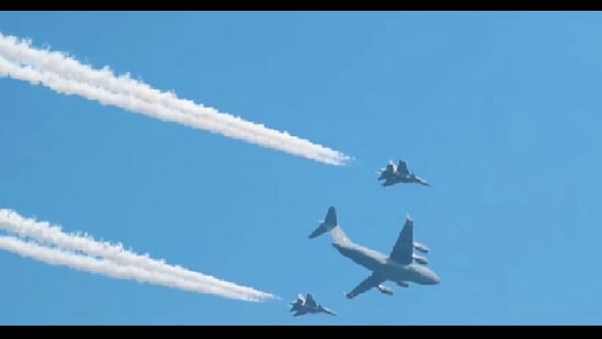 Republic Day 2023: Indian Air Force gives a glimpse of flypast practice.(Instagram/@indianairforce) Republic Day 2023: Indian Air Force gives a glimpse of flypast practice.(Instagram/@indianairforce)