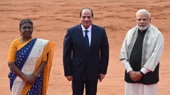Egyptian president Abdel Fattah El Sisi with President Droupadi Murmu and Prime Minister Narendra Modi(Sanjeev Verma/HT Photo)