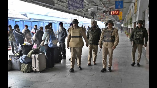 Security personnel carrying out checks at railway station in Ludhiana ahead of Republic Day. (HT Photo)