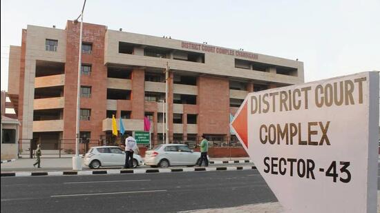 The Chandigarh District Court complex was evacuated on Tuesday afternoon after an unclaimed bag containing a water bottle and a tiffin was found following a bomb threat. (Ht file photo) The Chandigarh District Court complex was evacuated on Tuesday afternoon after an unclaimed bag containing a water bottle and a tiffin was found following a bomb threat. (Ht file photo)