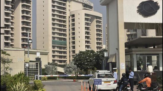 The Tower D of the Chintels Paradiso apartments, which has 64 flats, has to be demolished as per the recommendations of the structural audit carried out by experts from IIT-Delhi. (HT Photo)