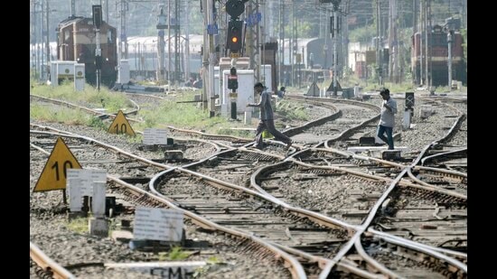 The yard remodelling plan will increase length of platforms to accommodate 26-coach trains. (HT FILE PHOTO)