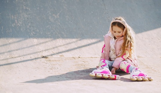 Earmuffs for girls are perfect to keep winter chill at bay. (Pexels)