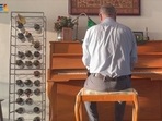 Republic Day 2023: Israeli diplomat Kobbi Shoshani is playing India’s National Anthem on the piano to wish Indians on R-day. (Twitter/@KobbiShoshani) Republic Day 2023: Israeli diplomat Kobbi Shoshani is playing India’s National Anthem on the piano to wish Indians on R-day. (Twitter/@KobbiShoshani)