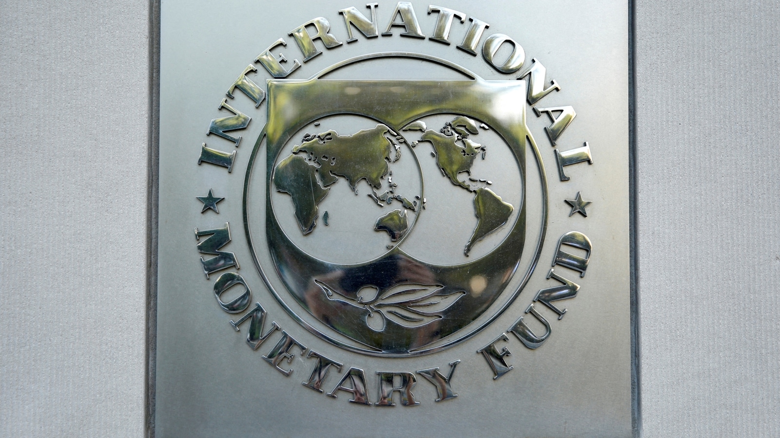 IMF mission to visit Pakistan this month to discuss stalled bailout programme