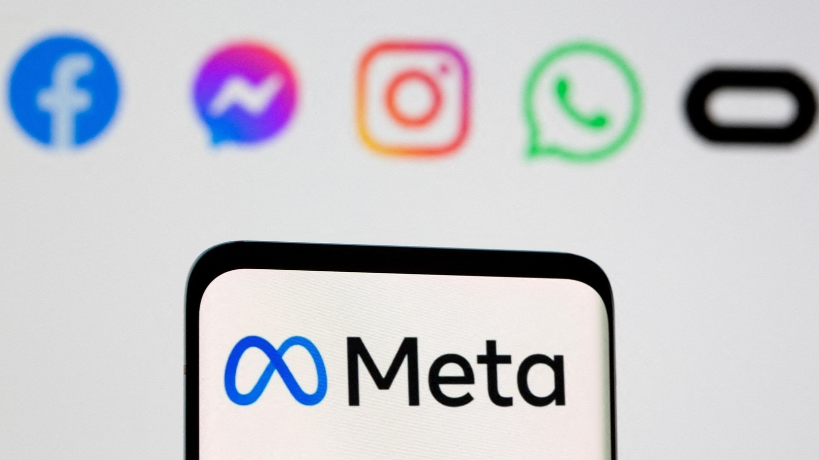 Meta's social media apps back up after brief outage in US: Report