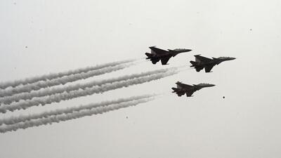 Indian Air Force's Sukhoi aircraft fly past during the Republic Day Parade 2023 above Kartavya Path in New Delhi on Thursday. (Sanjeev Verma/HT Photo) Indian Air Force's Sukhoi aircraft fly past during the Republic Day Parade 2023 above Kartavya Path in New Delhi on Thursday. (Sanjeev Verma/HT Photo)