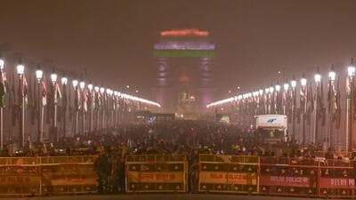 Thousands gather at India Gate on Thursday after the R-Day parade. (Raj K Raj/HT Photo) Thousands gather at India Gate on Thursday after the R-Day parade. (Raj K Raj/HT Photo)