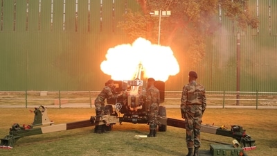For the first time, the gunners of 8711 Field Battery (Ceremonial) presented the traditional 21 Gun Salute by indigenously made 105 mm Indian Field Guns on the occasion of Republic Day 2023. (Source: @adgpi ·)