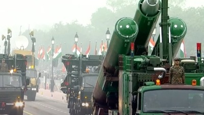 The detachment of Brahmos of the 861 missile regiment, led by Lieutenant Prajjwal Kala, participates in the parade at Kartavya Path. (ANI) 