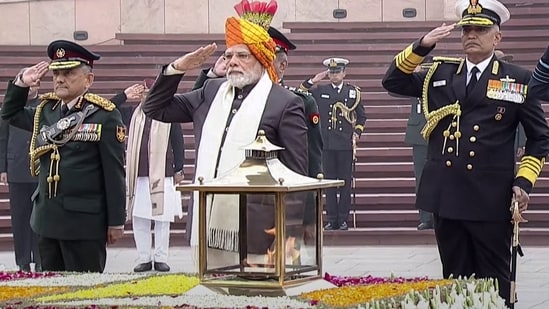 Prime Minister Narendra Modi with Chief of Defence Staff General Anil Chauhan and Chief of Naval Staff Admiral R Hari Kumar pays homage at the National War Memorial on the occasion of 74th Republic Day in New Delhi.(PTI)