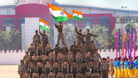 Bengaluru: Students perform during the 74th Republic Day function at Manek Shaw Parade ground, in Bengaluru, Thursday, Jan. 26, 2023. (PTI Photo/Shailendra Bhojak)(PTI01_26_2023_000092B)