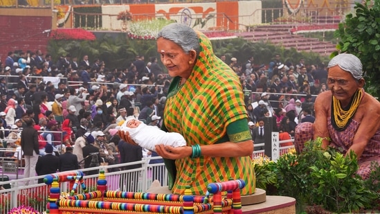 Karnataka's tableau symbolically unveils the exceptional achievements of three women achievers from Karnataka under the name 'Nari Shakit'.(PTI)