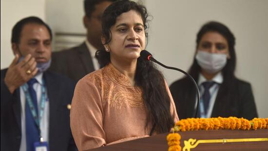 Ritu Maheshwari, chief executive officer of the Greater Noida authority, held a review meeting on Wednesday at the authority’s Sector Knowledge Park-IV office over the matter. (HT Photo) Ritu Maheshwari, chief executive officer of the Greater Noida authority, held a review meeting on Wednesday at the authority’s Sector Knowledge Park-IV office over the matter. (HT Photo)