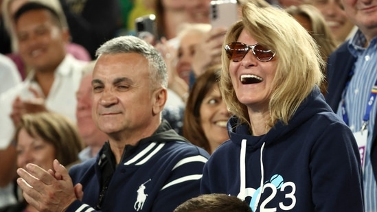 The parents of Serbia's Novak Djokovic, father Srdjan Djokovic (L) and mother Dijana Djokovic, react after he beats Russia's Andrey Rublev in the men's singles quarter-final match on day ten of the Australian Open tennis tournament in Melbourne on January 25, 2023. (Photo by DAVID GRAY / AFP) / -- IMAGE RESTRICTED TO EDITORIAL USE - STRICTLY NO COMMERCIAL USE --