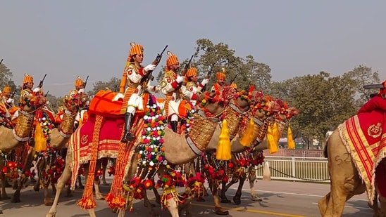The ‘mahila praharis’ squad marched from Vijay Chowk to the Red Fort through Kartavya Path during the parade. (Twitter/stc bsf jodhpur)