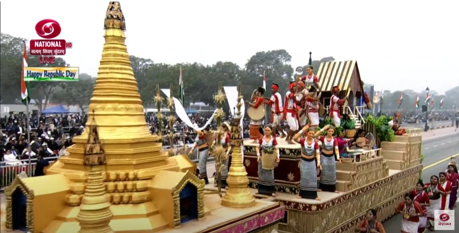 మహిళా శక్తికి ప్రతీకగా శకటాన్ని త్రిపుర ప్రదర్శించింది. పర్యాటకం, సేంద్రియ వ్యవసాయం గురించి శకటంలో వివరించింది.