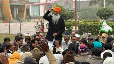 BKU President Gurnam Singh Charuni addressing farmers at Kurukshetra on Thursday. (HT Photo) BKU President Gurnam Singh Charuni addressing farmers at Kurukshetra on Thursday. (HT Photo)