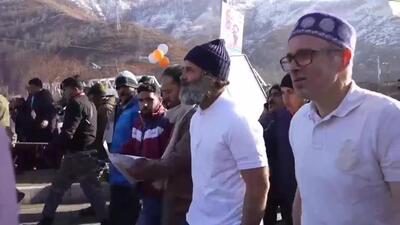 National Conference leader Omar Abdullah joins Rahul Gandhi for the Bharat Jodo Yatra. (ANI) National Conference leader Omar Abdullah joins Rahul Gandhi for the Bharat Jodo Yatra. (ANI)