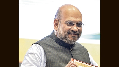New Delhi: Home Minister Amit Shah presents an award to poet Laxmi Shankar Bajpai during the 'Hindi Divas Samaroh' in New Delhi, Saturday, Sept. 14, 2019. Hindi Divas is observed to mark the decision of the Constituent Assembly to extend official language status to Hindi on this day in 1949. Hindi Divas was first observed in 1953. (PTI Photo/Vijay Verma)(PTI9_14_2019_000078A) (PTI) New Delhi: Home Minister Amit Shah presents an award to poet Laxmi Shankar Bajpai during the 'Hindi Divas Samaroh' in New Delhi, Saturday, Sept. 14, 2019. Hindi Divas is observed to mark the decision of the Constituent Assembly to extend official language status to Hindi on this day in 1949. Hindi Divas was first observed in 1953. (PTI Photo/Vijay Verma)(PTI9_14_2019_000078A) (PTI)