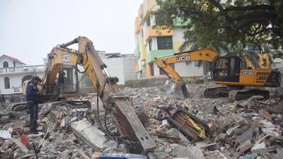 The site of the Lucknow building collapse. (Deepak Gupta/HT Photo) The site of the Lucknow building collapse. (Deepak Gupta/HT Photo)