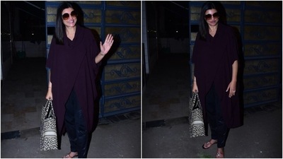 Sushmita Sen aces evening look in wine red poncho and black trousers (HT Photos/Varinder Chawla) Sushmita Sen aces evening look in wine red poncho and black trousers (HT Photos/Varinder Chawla)