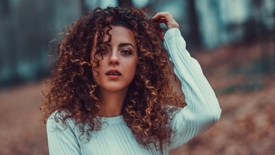 Curly hair is also seen as difficult to manage as the natural texture of curly hair can make it prone to frizz, dryness, and breakage. (pexels)