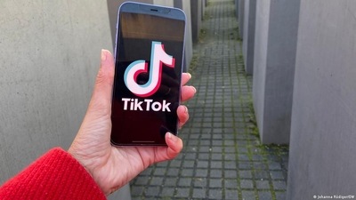 Survivors, concentration camp memorial staff and volunteers are taking to TikTok to raise awareness about the Holocaust (Johanna Rüdiger/DW ) Survivors, concentration camp memorial staff and volunteers are taking to TikTok to raise awareness about the Holocaust (Johanna Rüdiger/DW )