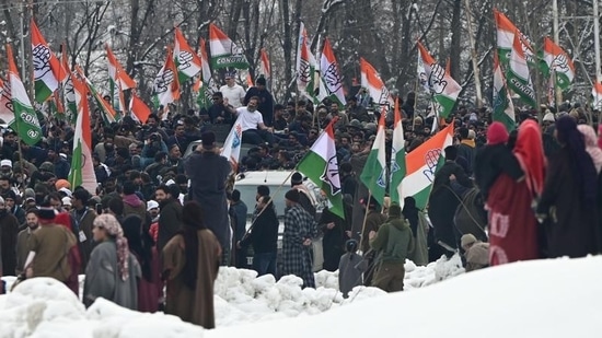 Rahul Gandhi and Omar Abullah during the Bharat Jodo Yatra in Kashmir. (HT photo/ Waseem Andrabi) 