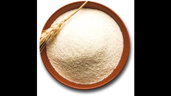 Most restaurants outsource their puris from suppliers, who almost always use sooji, since it lasts longer Most restaurants outsource their puris from suppliers, who almost always use sooji, since it lasts longer