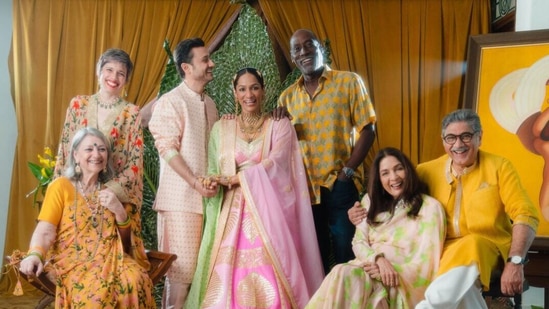 Neena Gupta shared a perfect family photo on Masaba's wedding day.