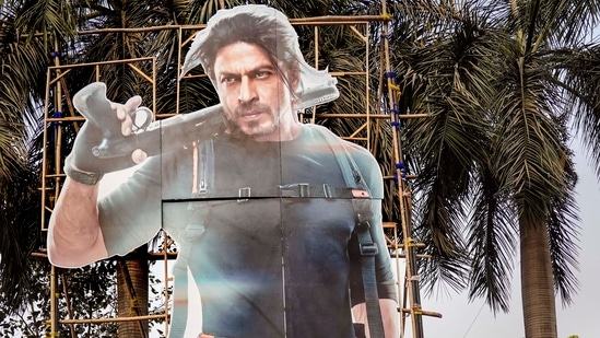 Pathaan release and reviews live updates: An enormous hoarding of Shah Rukh Khan installed in Mumbai.