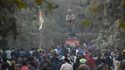Members of various student outfits protest at Arts Faculty in DU on Friday, alleging police action. (Vipin Kumar/HT Photo) Members of various student outfits protest at Arts Faculty in DU on Friday, alleging police action. (Vipin Kumar/HT Photo)