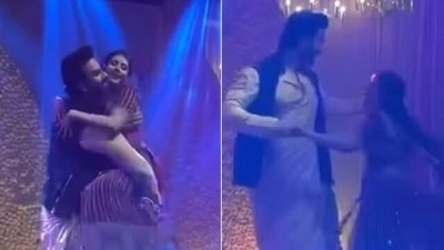 Charu Asopa and Rajeev Sen dance together.