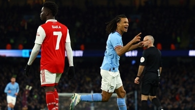 Soccer Football - FA Cup - Fourth Round - Manchester City v Arsenal - Etihad Stadium, Manchester, Britain - January 27, 2023 Manchester City's Nathan Ake celebrates scoring their first goal as Arsenal's Bukayo Saka looks dejected REUTERS/Molly Darlington (REUTERS)