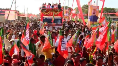 Amit Shah at the massive road show of about 1.5 kilometres at Kundgol, Dharwad. (@AmitShah/Twitter) Amit Shah at the massive road show of about 1.5 kilometres at Kundgol, Dharwad. (@AmitShah/Twitter)