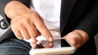 Have you ghosted someone? Say these 4 things instead of giving silent treatmentt (Freepik) Have you ghosted someone? Say these 4 things instead of giving silent treatmentt (Freepik)