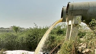 As many as 27 dyeing units were caught dumping untreated industrial waste in the municipal corporation’s (MC) sewer lines during an inspection conducted by a joint committee of different departments formed under Buddha Nullah rejuvenation project. (HT File Photo) As many as 27 dyeing units were caught dumping untreated industrial waste in the municipal corporation’s (MC) sewer lines during an inspection conducted by a joint committee of different departments formed under Buddha Nullah rejuvenation project. (HT File Photo)