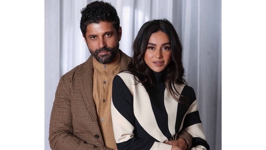 Shibani Dandekar poses for the gram with her husband Farhan Akhtar. Farhan complemented his wife in a casual checkered pantsuit. (Instagram/@shibanidandekar)