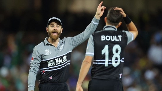 New Zealand's Captain Kane Williamson (L) gestures as he speaks with New Zealand's Trent Boult during the ICC men's Twenty20 World Cup 2022 semi-final cricket match between
New Zealand and Pakistan at the Sydney Cricket Ground in Sydney on November 9, 2022. (Photo by DAVID GRAY / AFP) / -- IMAGE RESTRICTED TO EDITORIAL USE - STRICTLY NO COMMERCIAL USE --