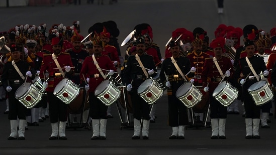 Beating Retreat: Biggest drone show to illuminate sky, Vijay Chowk to ...