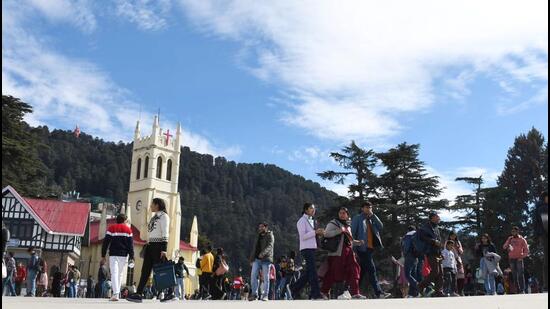 The hotel occupancy in Shimla which hovers around 70% to 80% on the weekends is varying between 30% and 40% this time. (Deepak Sansta/HT)