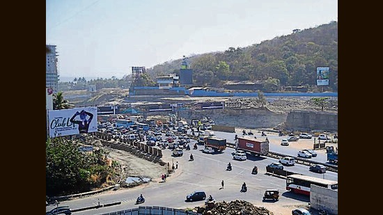 The multi-storeyed flyover-cum-bridge at Chandni Chowk will be constructed at a cost of <span class='webrupee'>₹</span>1,300 crore. (KALPESH NUKTE/ HT PHOTO)